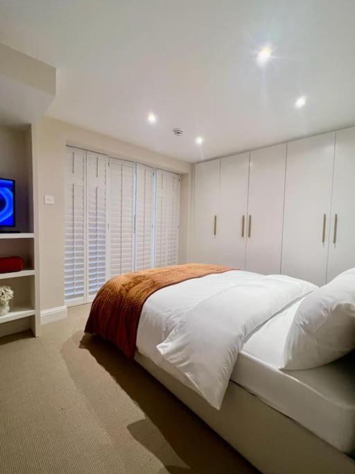 New Flat In Holland Park Apartment ลอนดอน ภายนอก รูปภาพ