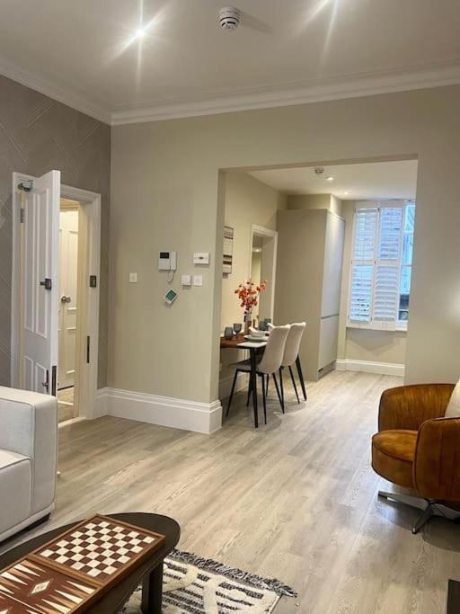 New Flat In Holland Park Apartment ลอนดอน ภายนอก รูปภาพ